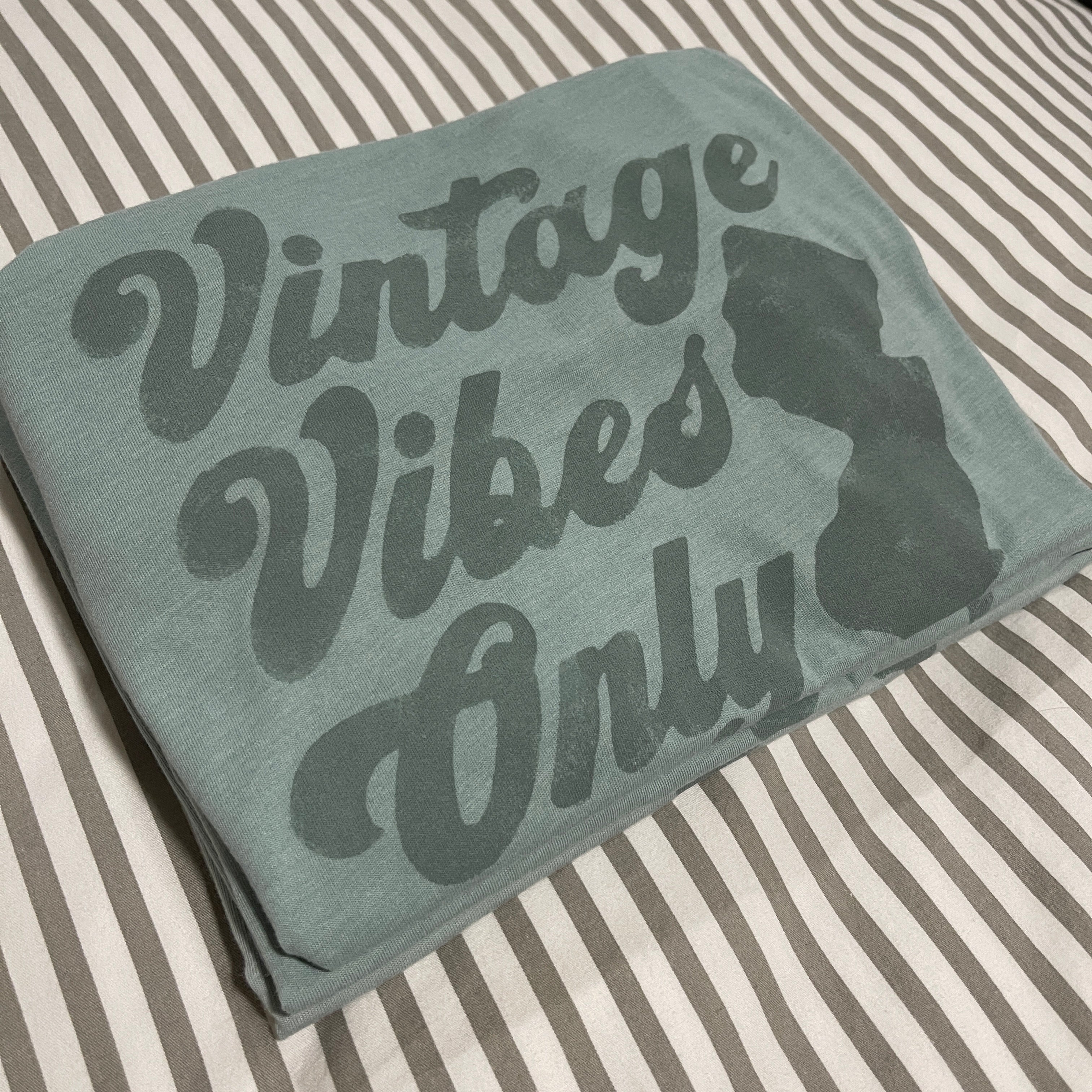 T-Shirt - Vintage Vibes Only