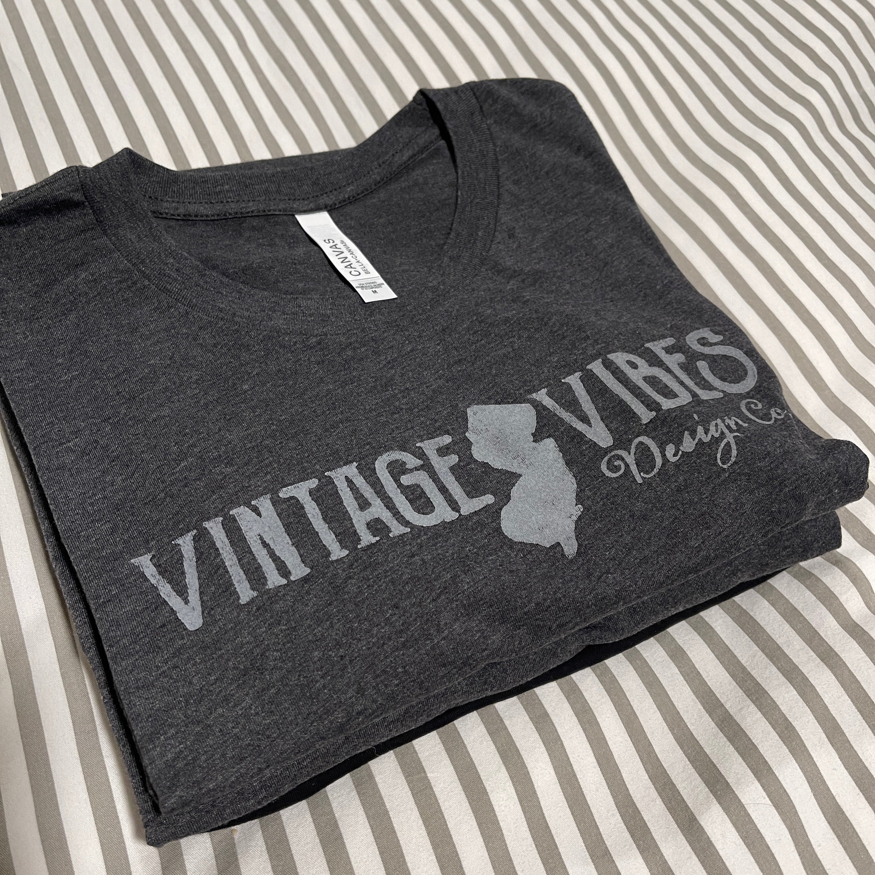 T-shirt - Vintage Vibes Logo