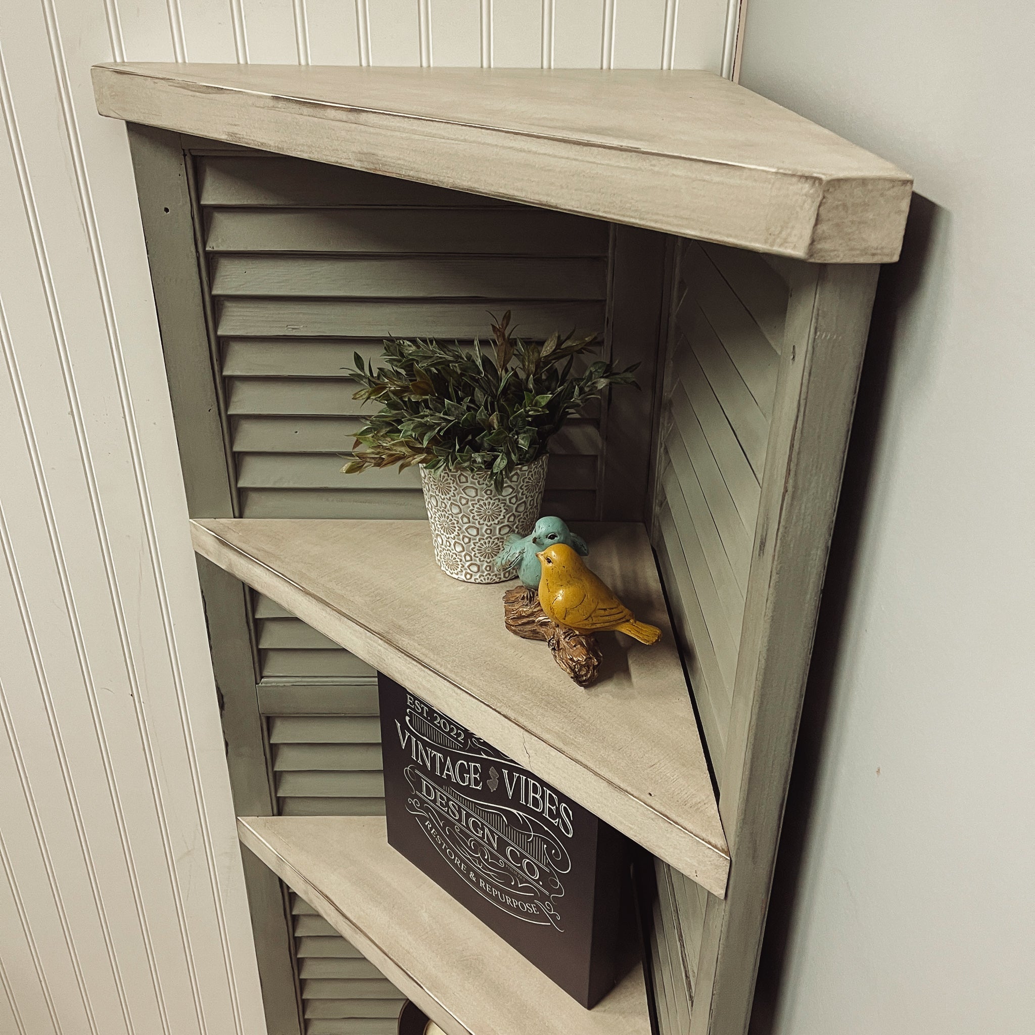 Shutter Corner Shelf - Sage/White