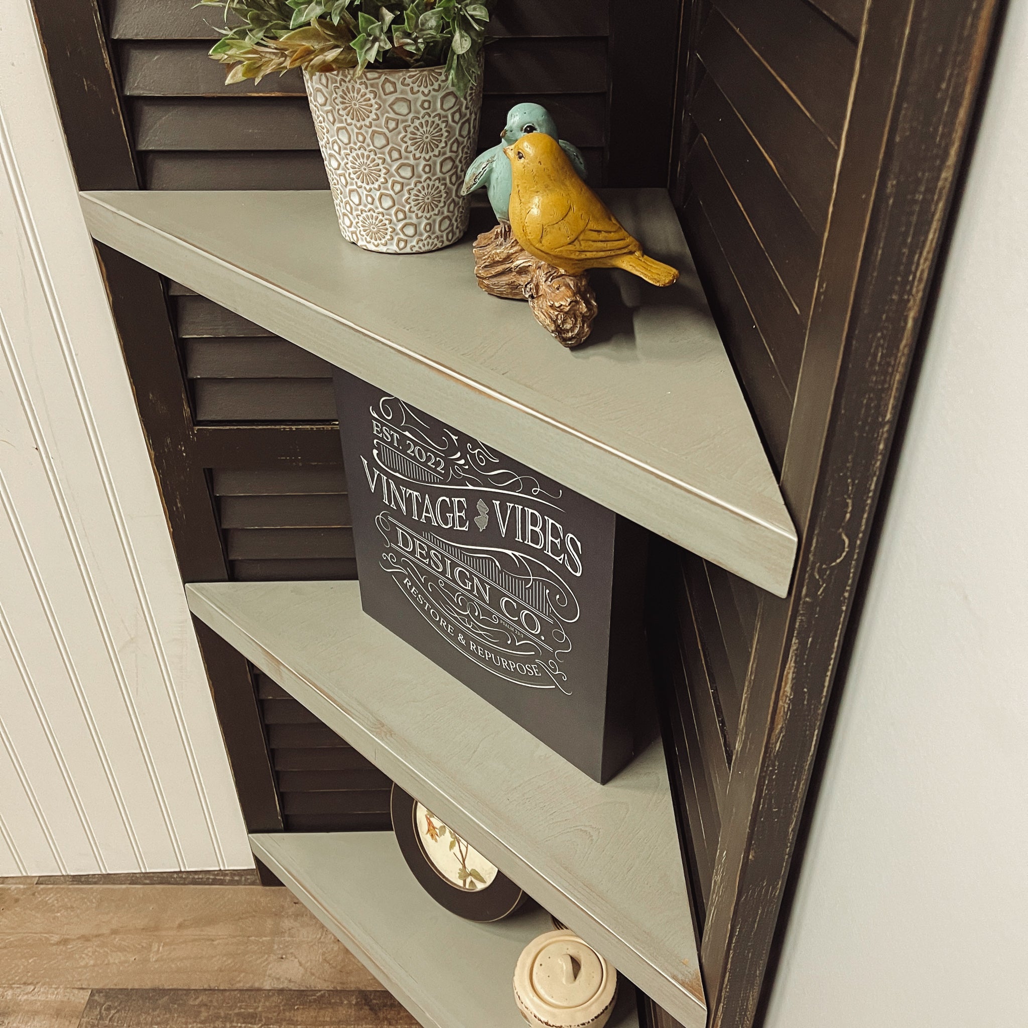 Shutter Corner Shelf - Black/Sage