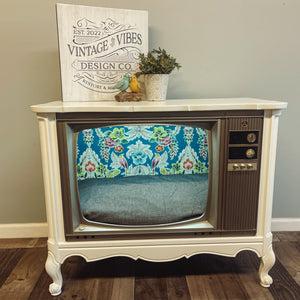 Vintage TV Cabinet Pet Bed - White