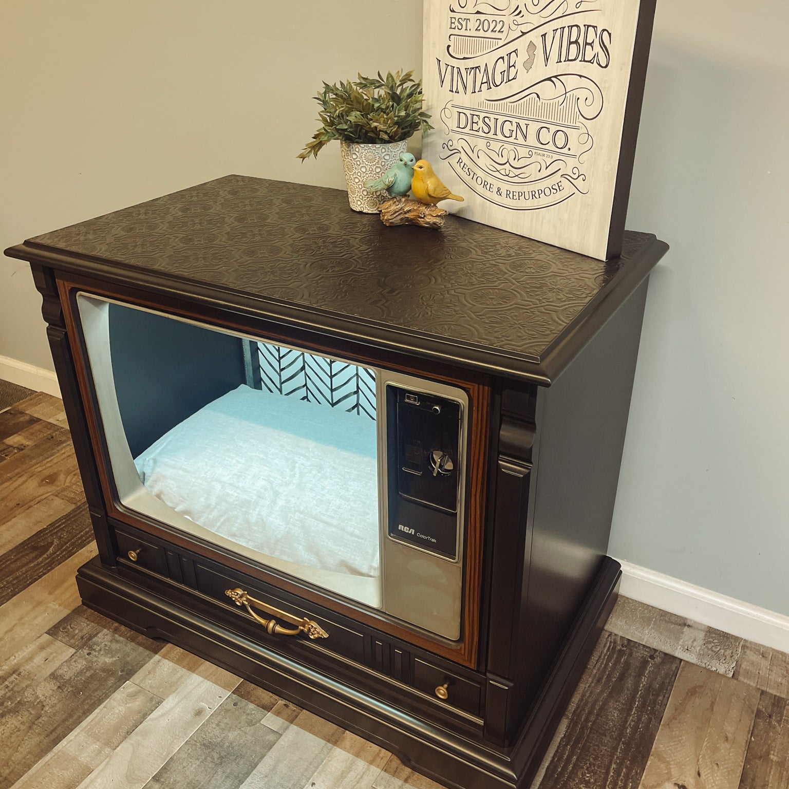 Vintage TV Cabinet Pet Bed - Black